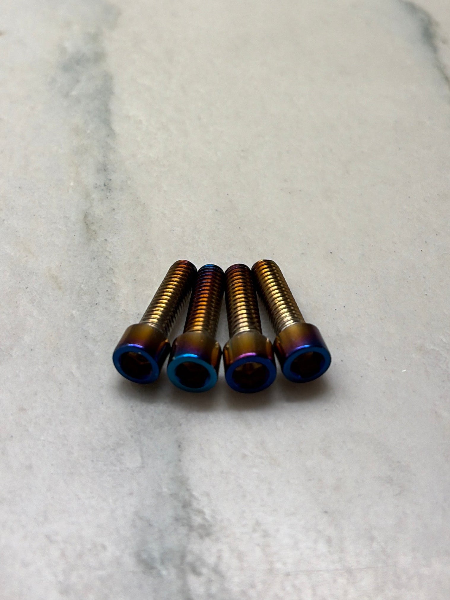 Tuttio soleil 01 controller bolts